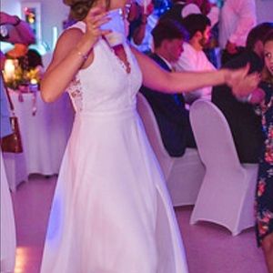 Lace white backless gown